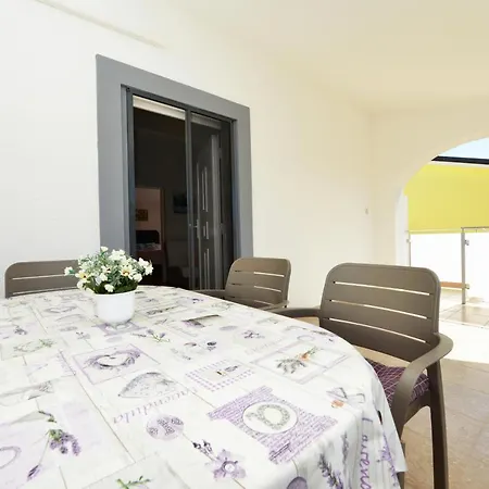 Lavender Apartment *