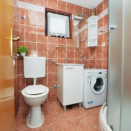 Lavender Apartment Vir