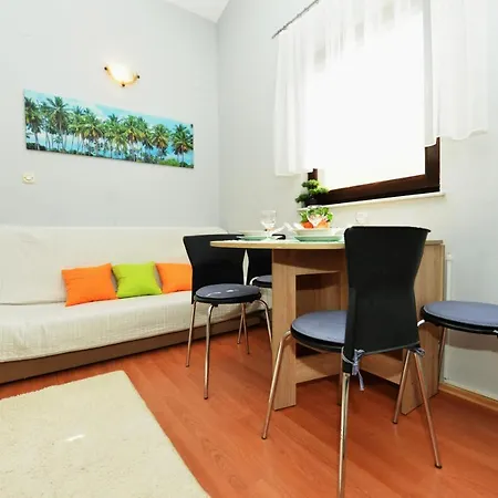Lavender Apartment Vir
